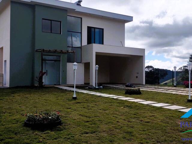 #212 - Casa para Venda em Gonçalves - MG